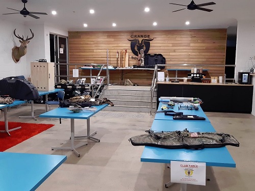 club house club-interior-500x375